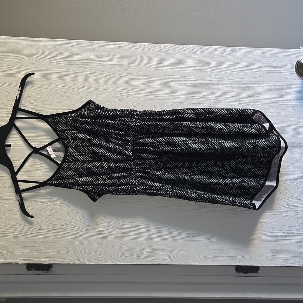 NWOT Black and white palm leaf sun dress